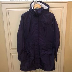 Patagonia women’s raincoat ☔️
